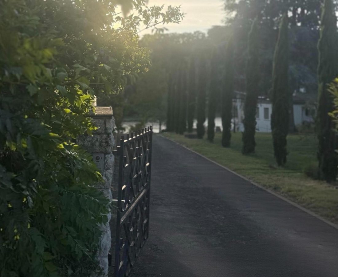 {"source_type":"vicut","data":{"region":"FR","source_platform":"mobile_1","enterFrom":"new_image","capability_name":"capcut_photo_editor","pictureId":"5CBE84D0-ED03-473C-A99A-167A03C933EC","source_type":"vicut","editType":"image_edit","appVersion":"19.0.0","client_key":"aw889s25wozf8s7e","os":"ios","product":"vicut"},"tiktok_developers_3p_anchor_params":"{"client_key":"aw889s25wozf8s7e","pictureId":"5CBE84D0-ED03-473C-A99A-167A03C933EC","source_platform":"mobile_1","enterFrom":"new_image","capability_name":"capcut_photo_editor","os":"ios","source_type":"vicut","editType":"image_edit","region":"FR","product":"vicut","appVersion":"19.0.0"}"}
